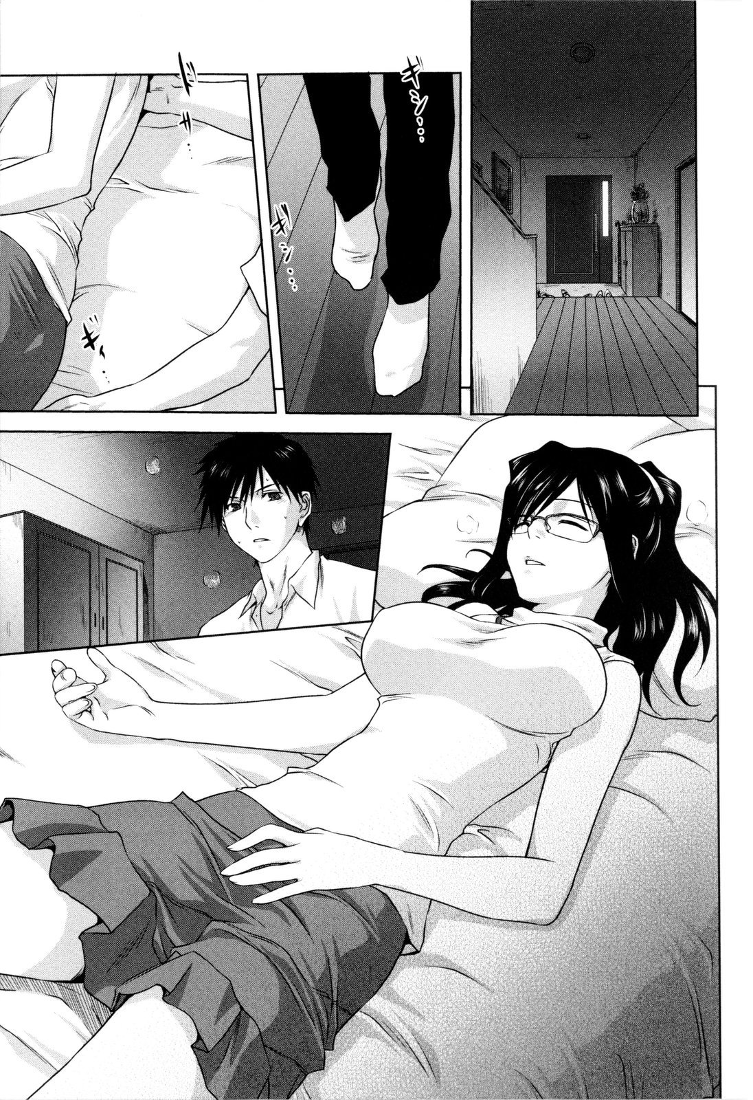 【エロ漫画】気分が悪くなって倒れ込んでしまう隣のお母さん…寝込みを襲われてバックで生ハメ中出しいちゃラブセックスしちゃう【みたらし侯成:隣のお母さん】