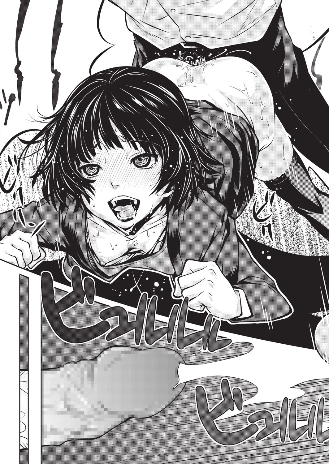 【エロ漫画】男性に壁の隙間からオナニーをしているところを覗かれる少女。突然別な女性が現れて彼のチンポをフェラして生ハメセックスで逆レイプする【神楽もろみ：堕ち果てた箱の中】